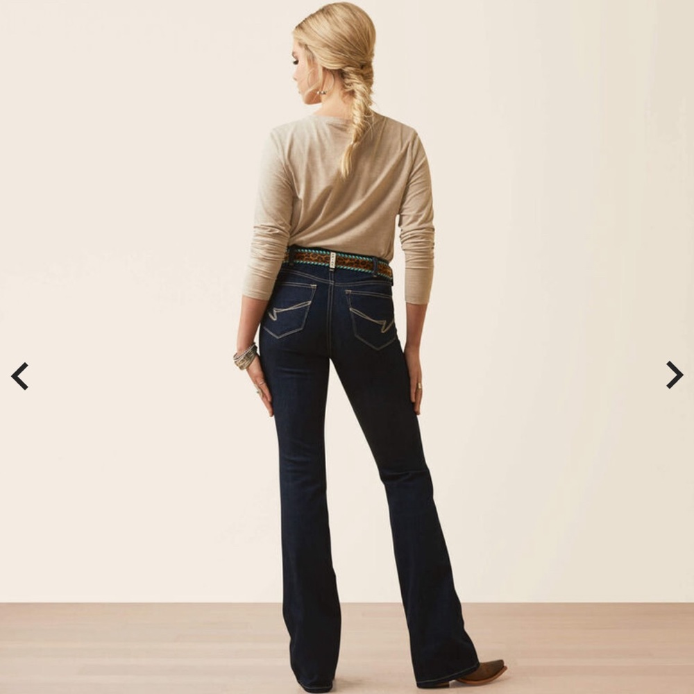 Brand New! Ariat high rise jeans. 26/L NWT